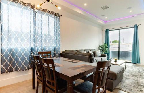 Luxury Modern 4 bedroom 3 Bath Home With Rooftop Deck #3 - Foto 16
