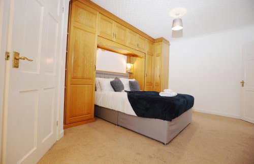 Hollybush Place By N And N Stays Ltd, Perfect for Contractors and Workers, Large Private Driveway for Work vans And Vehicles, Great Location and Fast Wifi - Foto 30