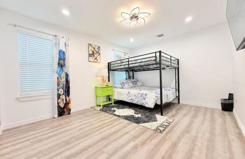 Cozy Lakeview Retreat Home - Photo 34