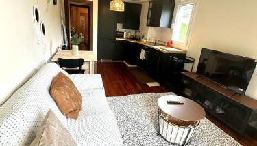 Reformado con Piscina y Jardín - Foto 5