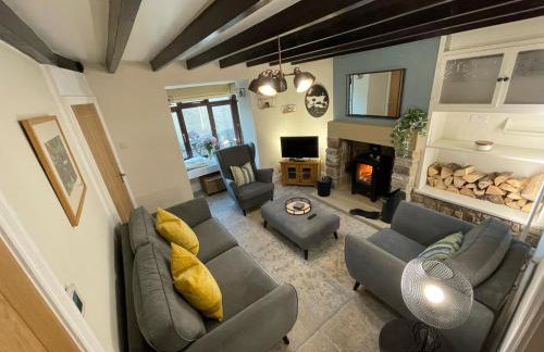 Muddy Paws Cottages - The Nook - Photo 10