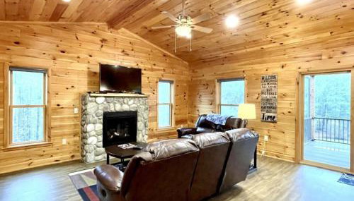 Charming, pet friendly cabin, perfect for fishing, family, hiking and R&R! 2 Bedroom Cabin by RedAwning - Foto 4
