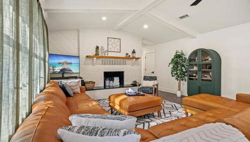 Boho Retreat with 2 Masters and Plenty of Space - Foto 5
