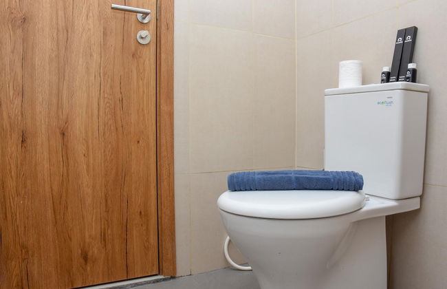 Comfort Studio at LRT City Jatibening Apartment - Photo 17