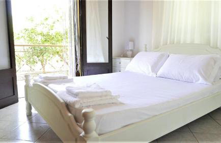 Amarynthos Beachfront Vacation House with garden - Foto 6