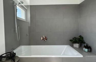 Airport-Messe Luxuswohnung, circa 10 Minuten entfernt 4 - Foto 14