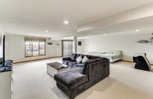 Deck with Lake Mac View! Spacious Family Retreat - Foto 18