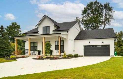 Walk to Lake Erie Sleek Retreat with Screened Patio - Foto 30