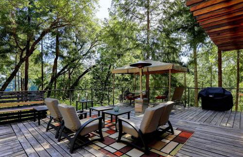 Stunning and Secluded Lakeside Getaway in the Grass Valley of California - Foto 5