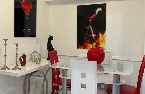 Beautiful House 7 min from Miami Airport w FREE parking - Photo 2