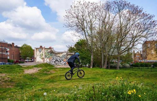 Stylish and Spacious Peckham Flat - Photo 17