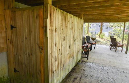 Pond Front Home with Private Dock - Foto 25