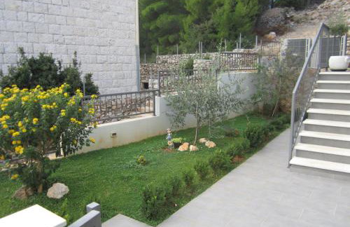 Luxurious Apartments Maslina with Beach - Photo 23