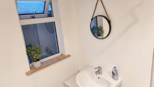 Modern 4BR Cambridge House with Parking for 9 guests - Foto 2