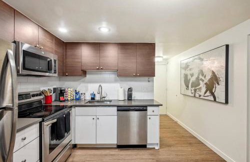 Cozy DT Bellevue Apt | Fast Wi-Fi & Free Parking - Foto 37