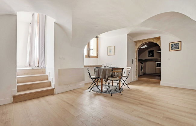 Authentic Apartment - 2br/4p - Monnaie - Photo 10