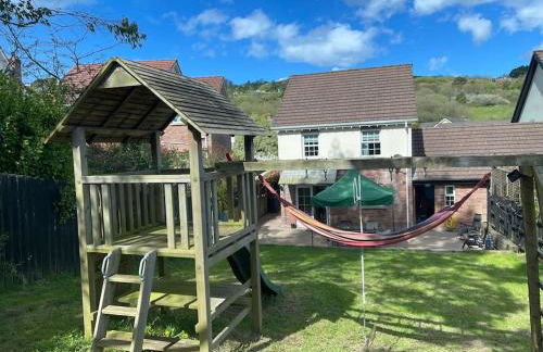 Spacious 4 bedroom house with large garden - Foto 33