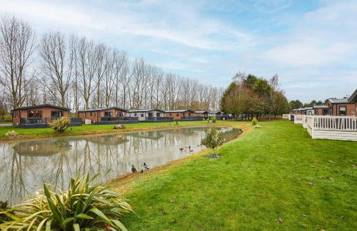 Black Moorhen Lodge with Hot Tub - Foto 4