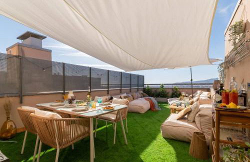 Penthouse with Private Terrace & Pool Access - Foto 3