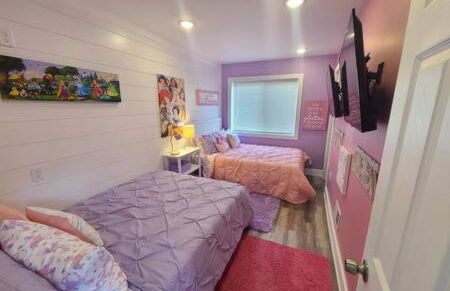 Stunning Lake Home w arcade and huge deck - Foto 27