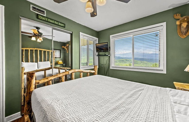 Sleeps 4 Hot Tub Indoor Pool Mountain Views - Photo 11