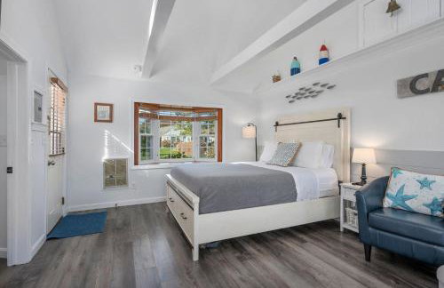 Serenity - Cozy Beachfront Charm Awaits - Photo 3