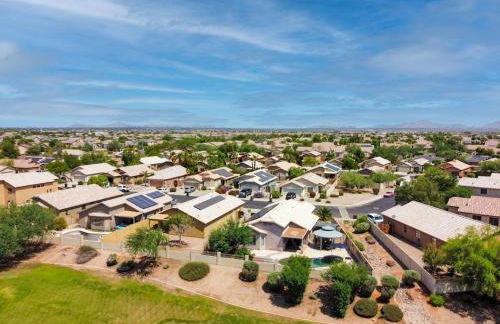 Boho Chic Arizona Villa w Pool & Mini Golf - Foto 4
