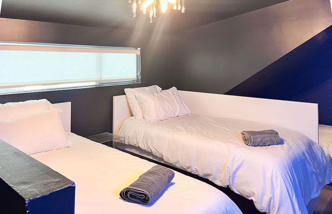 Massive Compound 20 Beds Rainey St 6 min Walk - Photo 61