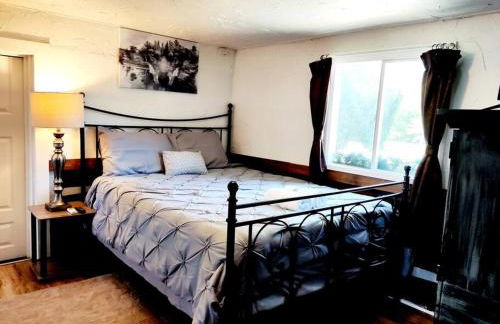 Wolf's Cabin-Walk to Downtown Noblesville - Foto 1