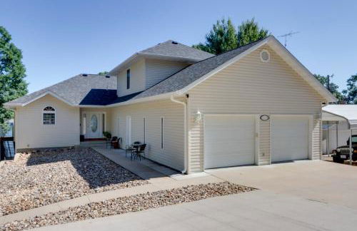 Lakeside Gravois Mills Home w/ Boat Slip + 4 Decks - Foto 78