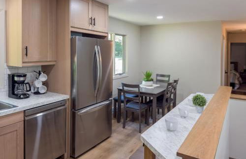 Pet-Friendly Lakefront Cabin by arc Vacation Rentals - Foto 44