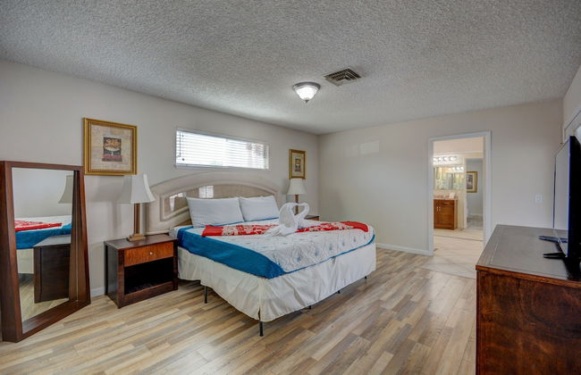 Luxurious 4BR House with Large Pool Near Strip - Foto 8