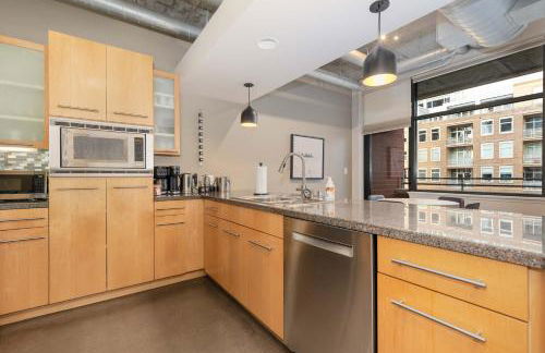 Union Station downtown and gameday retreat! - Foto 19