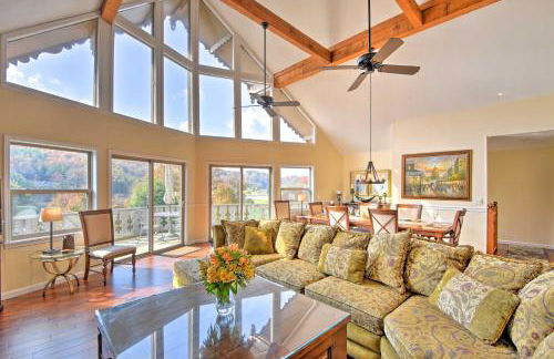 Picturesque Sky Haus Sanctuary with Mountain Views - Foto 1