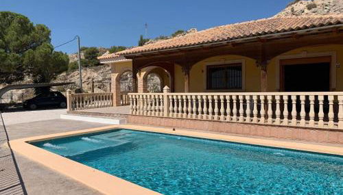 Maison typique avec vue dégagée sur la vallée - Photo 3