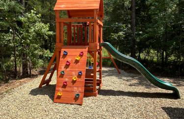 Crimson Creek Cabin - Hot Tub, Playset, Family-Friendly - Foto 37