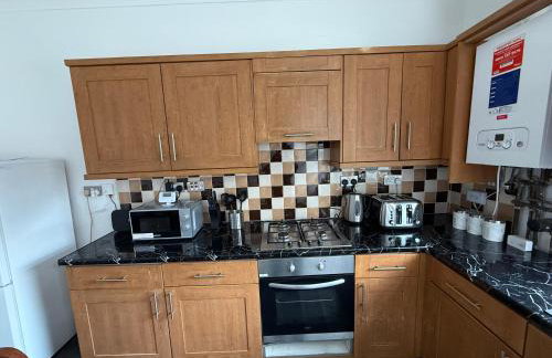 Leeds Serviced Accommodation - Apartments - 3 Bed House-Close To Centre -M621 & M1 - Contractors - Business Travellers - Families - Photo 6