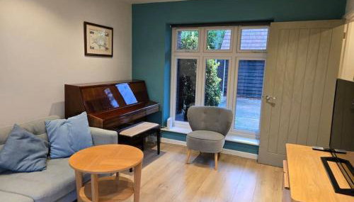 CHERRY MEWS by BOURNECOAST - A Detached Holiday Home with Parking and a Garden - HB7358 - Foto 4