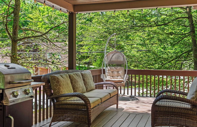 Lake + Pool Access, Game Room, Firepit, Deck Tawny and Peaceful by Avantstay - Foto 4