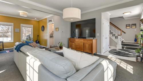 Endless Fun! Family Home with Spacious Yard in Clive - Foto 5