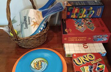 Red Roses-Traditional House - Photo 2