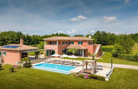 Villa Village by Villsy - with heated pool, spa, private tennis court, golf court, basketball court and playroom - Photo 2