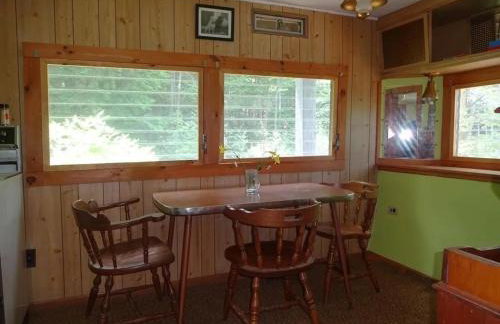 Pet-friendly, secluded, and peaceful pondside home near to Keene and Rindge NH - Foto 6