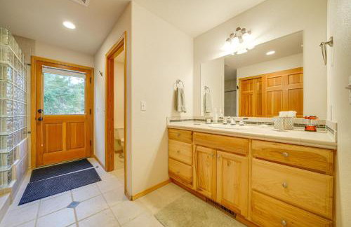 19 Mi to Slopes at Crystal Mtn Getaway with Hot Tub - Foto 14