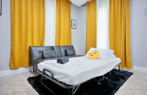 Escape GameRoom, BAR, BBQ, Spacious,KING Bed, All Luxury mattresses, Near Beach, 6 blocks away from Bars, Nite Clubs, Res, Shops - Photo 40