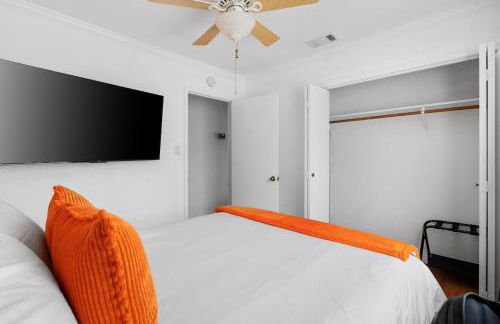 Serene Family Retreat King Beds Pool Hot Tub and Games - Photo 35