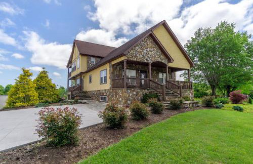 Hot Tub, Views & Game Room - 20 min to Downtown Asheville! - Foto 2