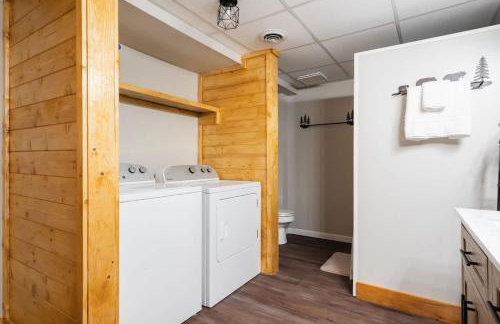 Modern Cabin with Luxury Gym, Firepit + Game Room! - Foto 26