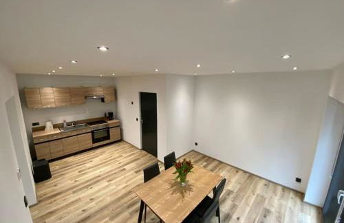 Wunderschöne 2,5 - Zimmer- Ferienwohnung mit Terrasse und Fernblick im Vordertaunus - Foto 1