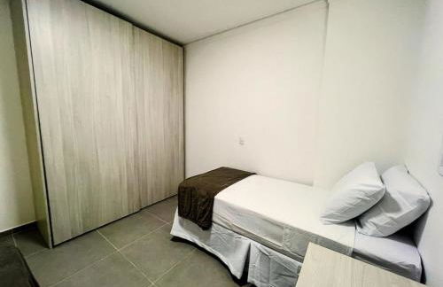 Próximo a Santa Casa - 02 quartos e garagem - Foto 2